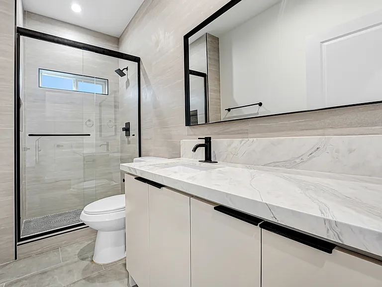 5346 1/2 Oakland St — Photo 8