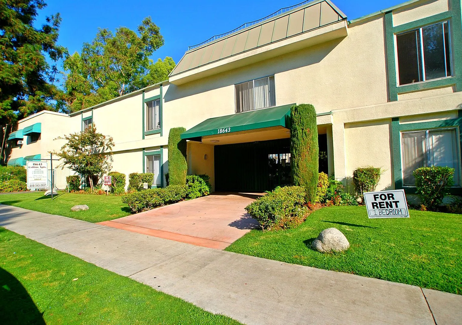 Collins Apts..Gorgeous Newly Remodeled Spacious Units Available..Great Location! — Photo 4
