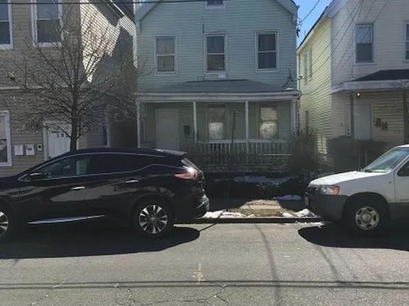 194 Hickory St, Orange, NJ 07050