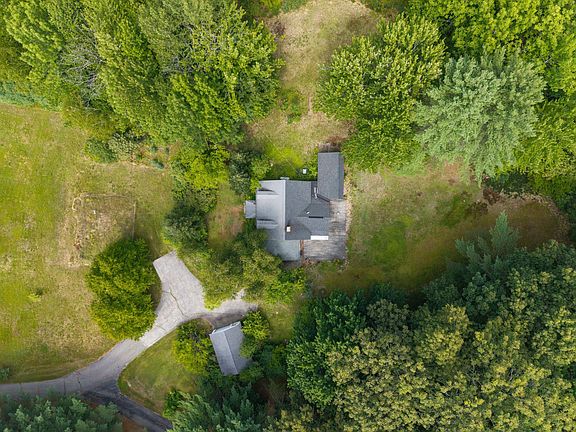 4th image of 4 Chickadee Lane