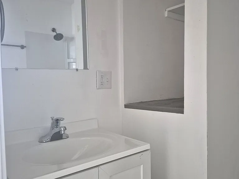 1325 Van Buren St #1 — Photo 5