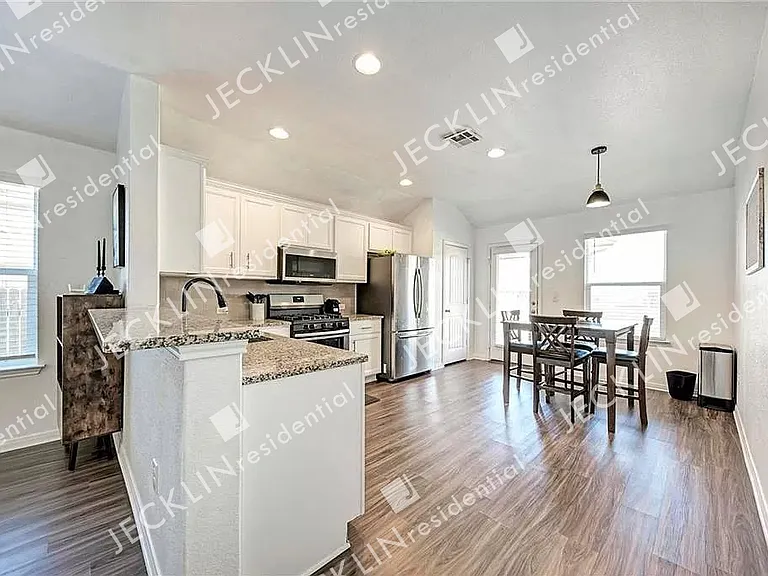 105 Kleberg Ct — Photo 8