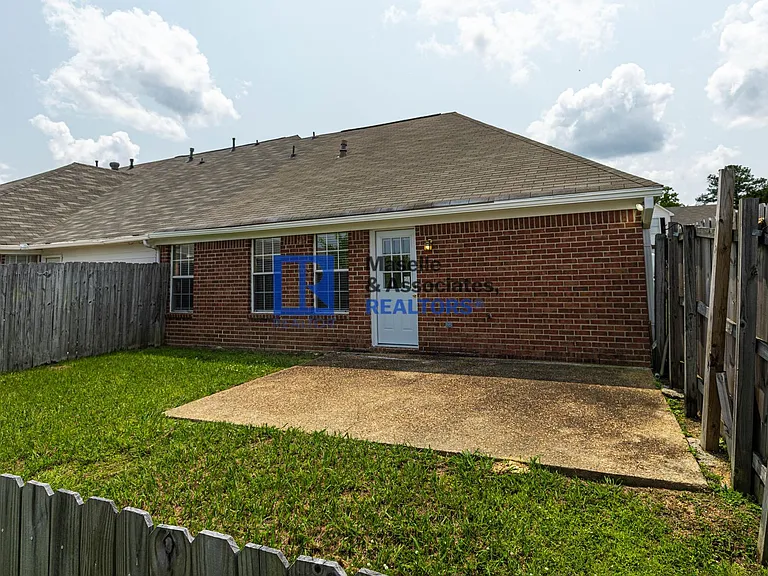 413 Woodlake Ln — Photo 28