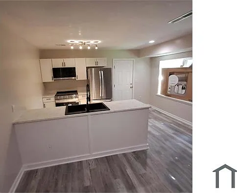 4 bed, 1200 sqft, $2,400 — Photo 4