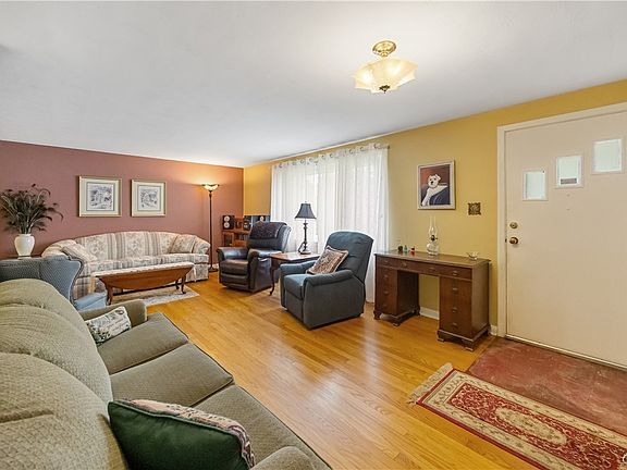 4th image of 208 Harding Pl