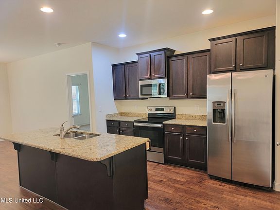 4th image of 11604 Caroline Ct