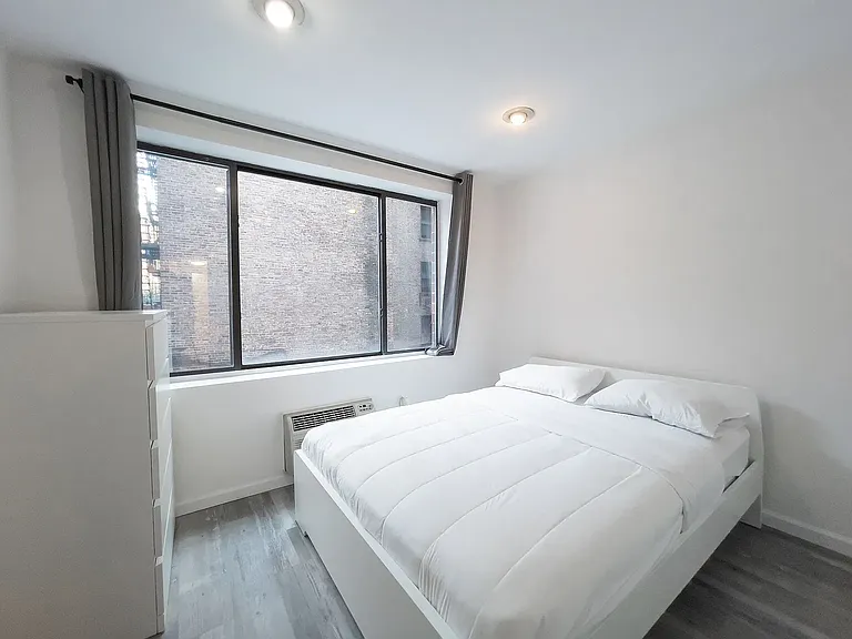 614 10th Ave #5E — Photo 2