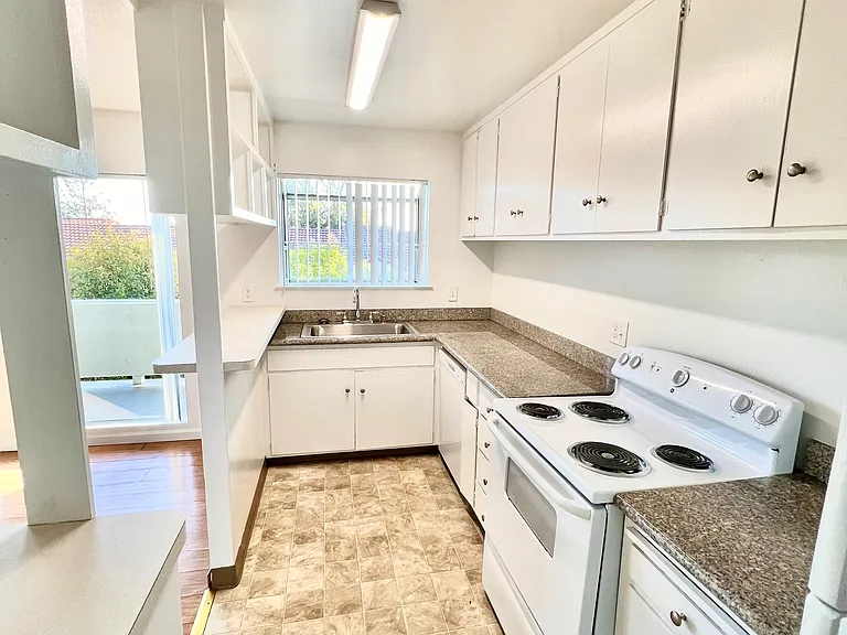928 Fletcher Ln #2 — Photo 7