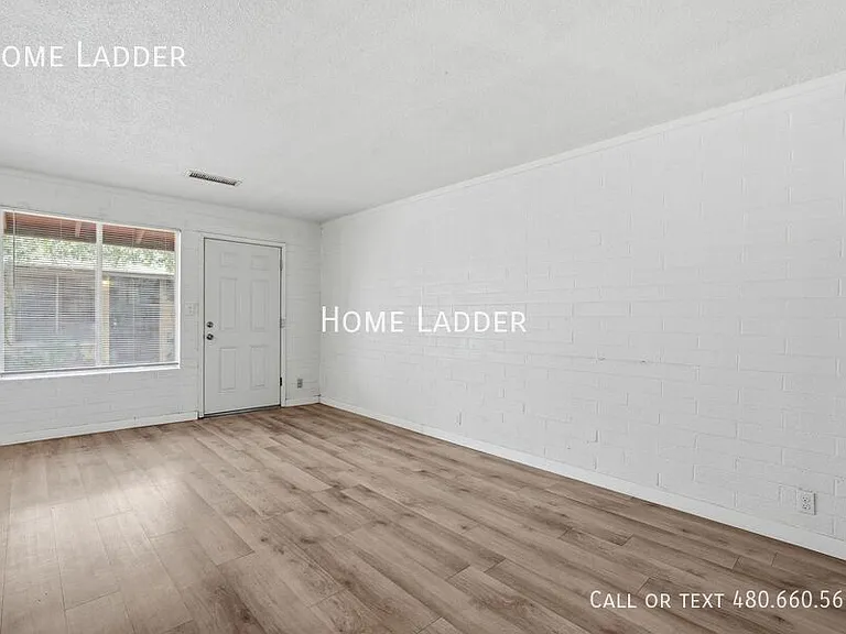 1332 W 5th St #8 — Photo 9