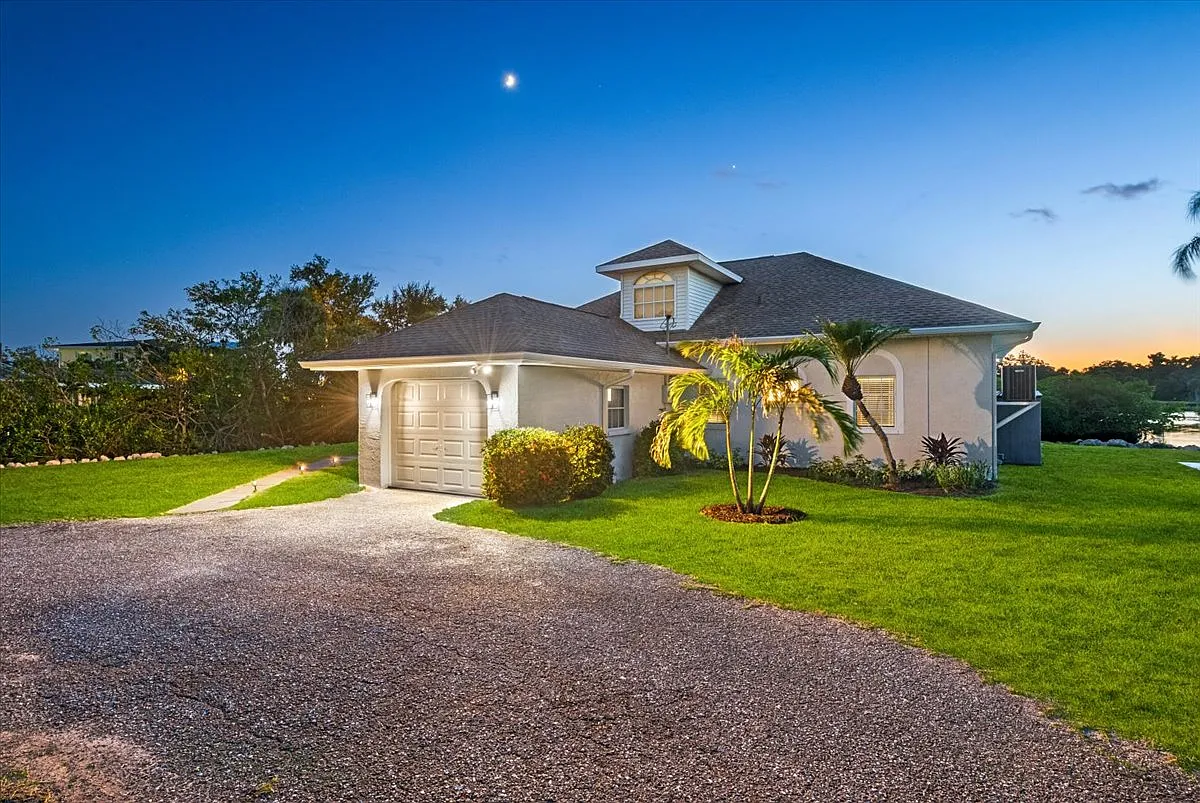 498 Buena Vista Dr — Photo 2