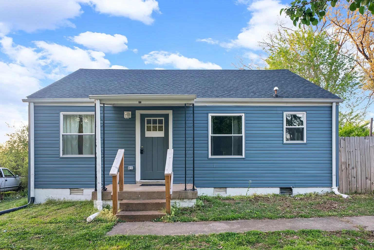 37 Maple St photo 1