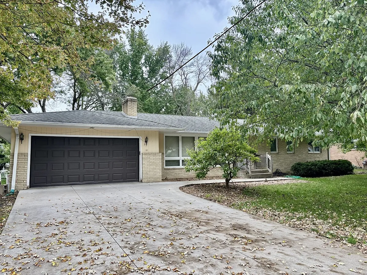 5 bed, 2300 sqft, $2,995 — Photo 1