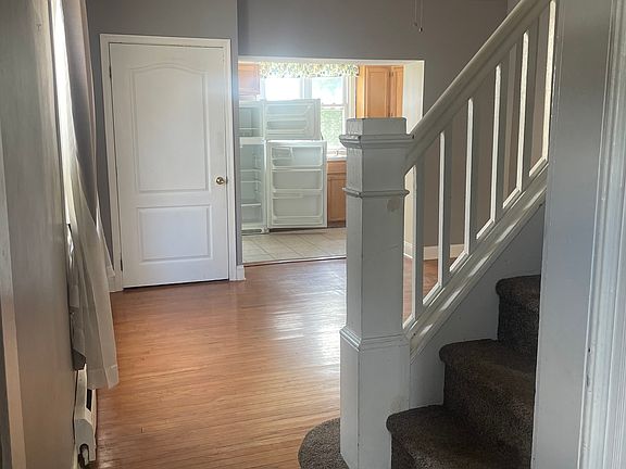 2nd image of 109 W 9th Ave