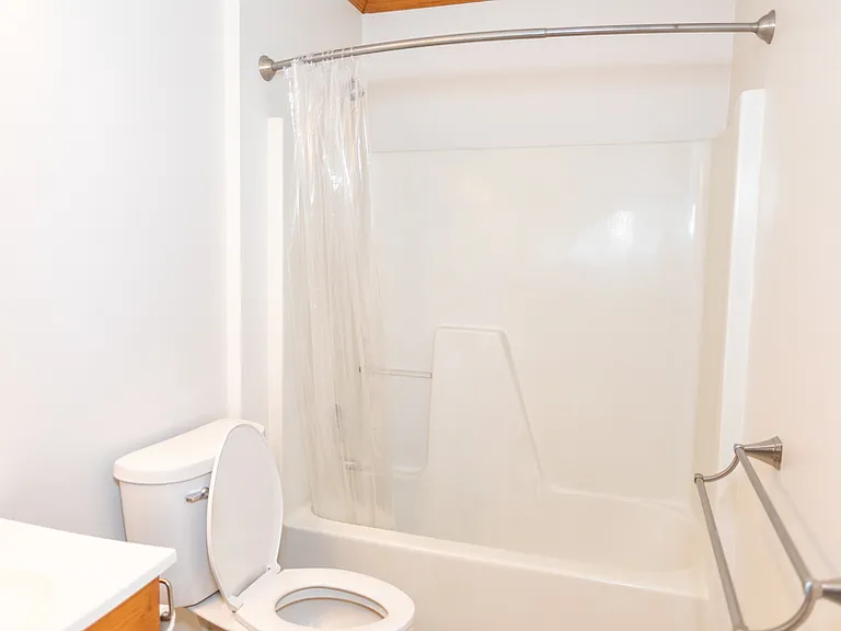 1611A Long Shoals Rd #1 — Photo 8