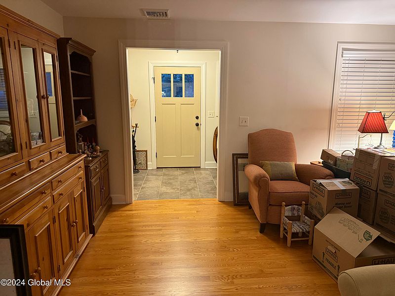 5th image of 9 Pauline Avenue