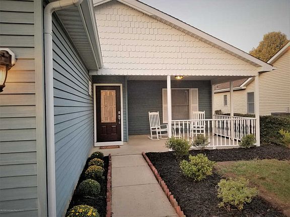 5th image of 1492 Essex Ct