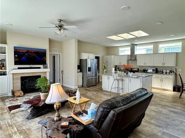 27 Essex Dr, Northridge, CA 91324