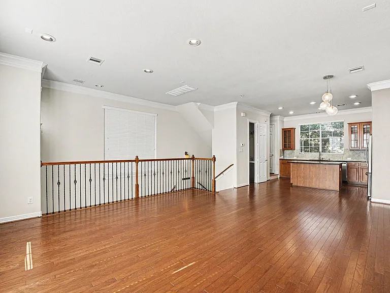 3215 Clearview Cir — Photo 3