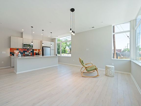 3rd image of 521 Mangum St #15
