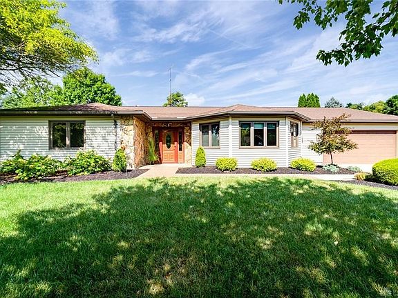 2nd image of 2827 Country Squire Dr