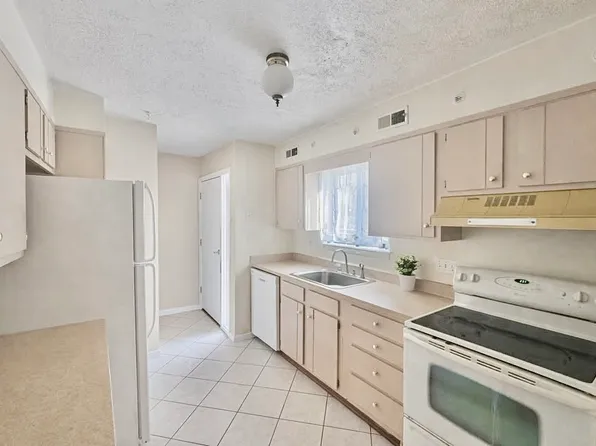 100 Hope St APT 39, Stamford, CT 06906