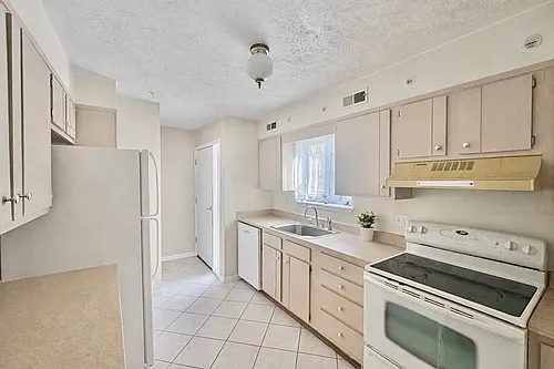 100 Hope St #39 Photo 1