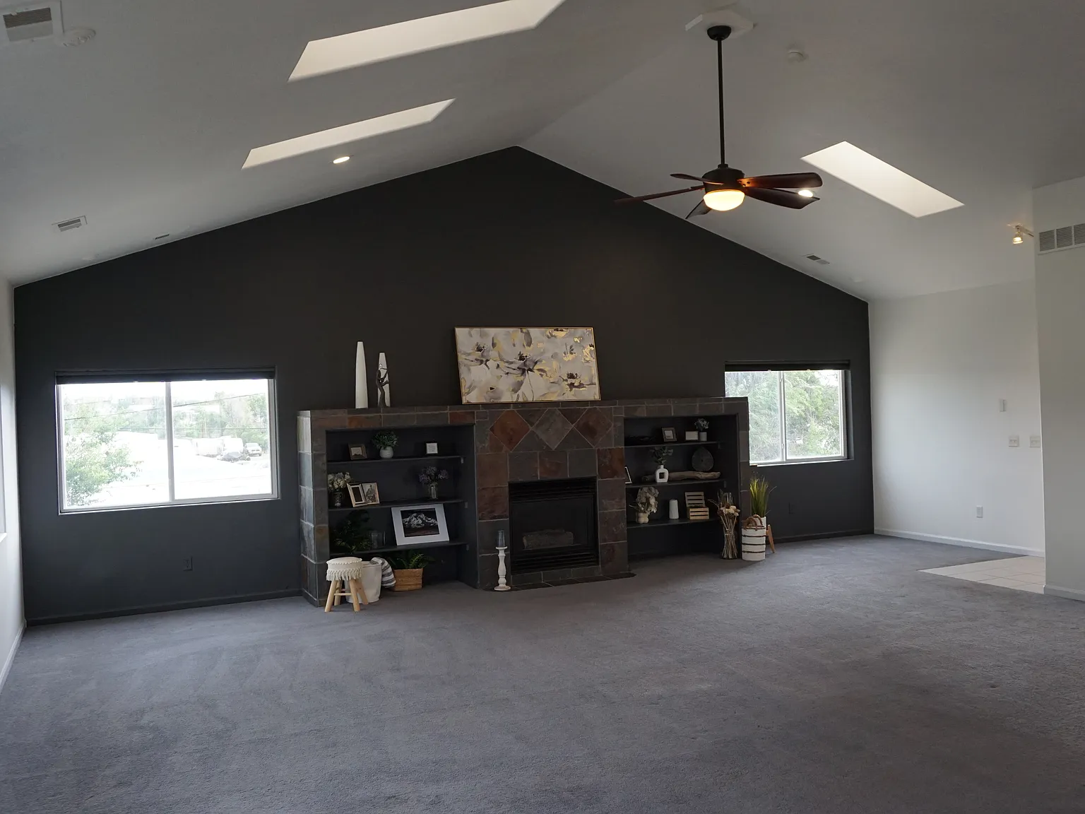 2 bed, 2400 sqft, $2,200 — Photo 3