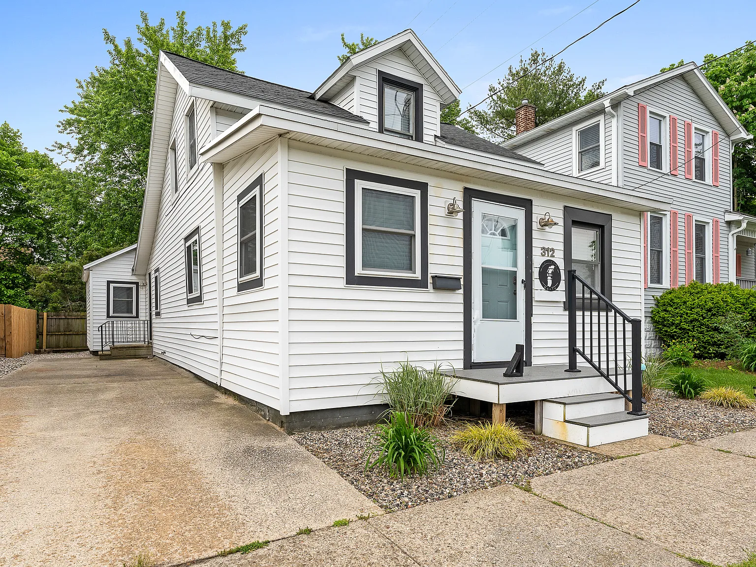 2 bed, $1,775 — Photo 2