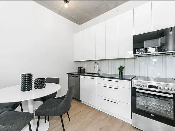 2nd image of 815 Flatbush Ave #703A
