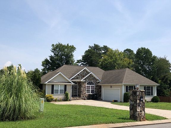 3rd image of 197 Candie Ln