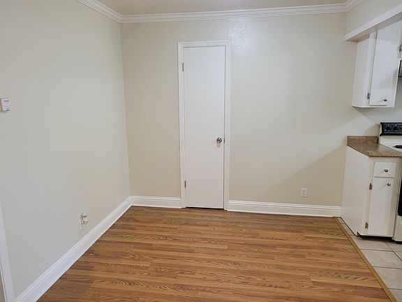 4th image of 474 Hawthorn Ave APT 2