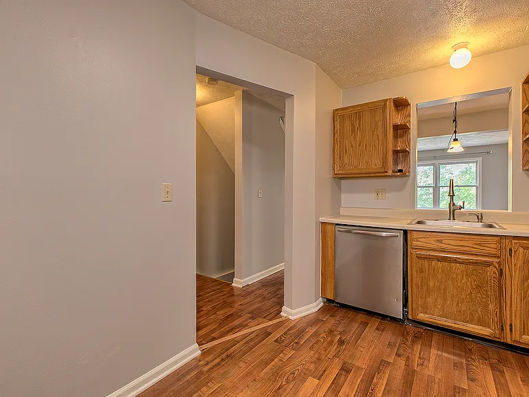 128 Winston Way — Photo 15