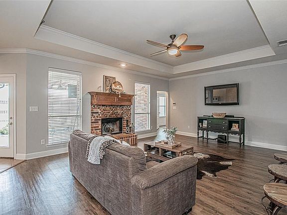 5th image of 701 Dickerson Cir