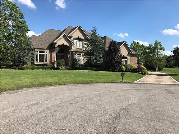 2nd image of 1013 Country Club Dr