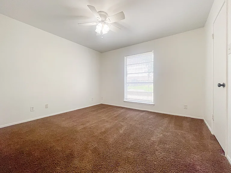 517 Karen Dr — Photo 18