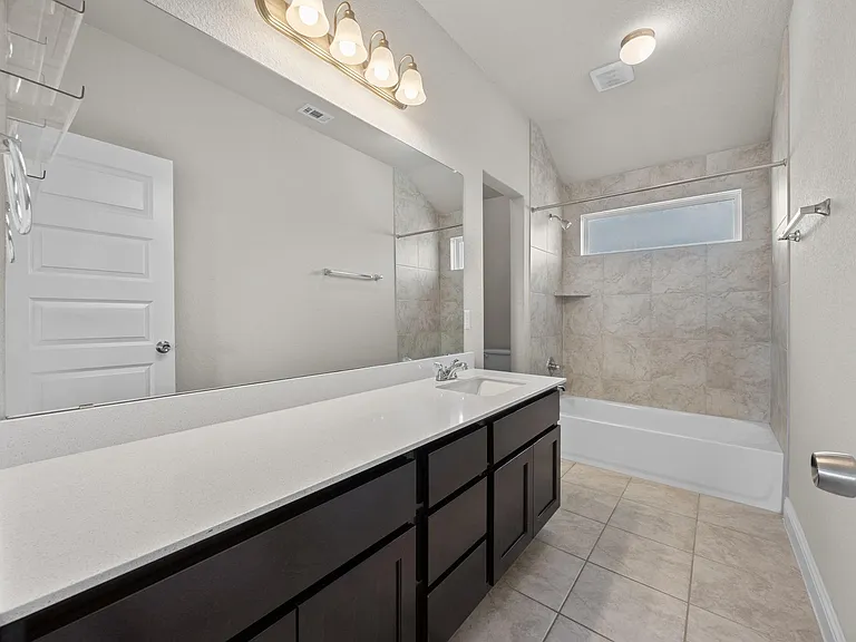 213 Graver St — Photo 24