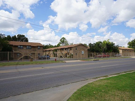 2nd image of 3035 N Rockwell Ave
