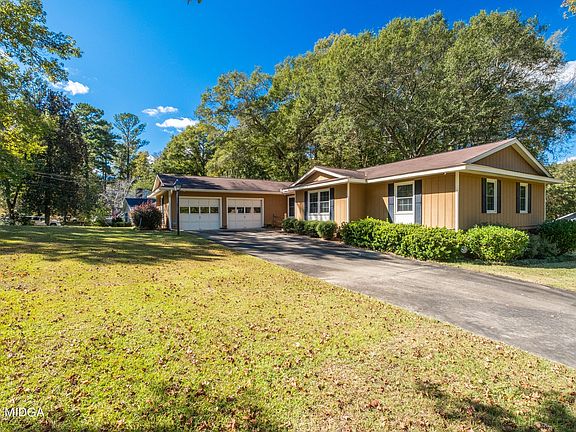 3rd image of 1145 Clairmont Pl