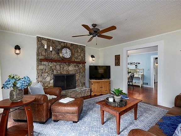 5th image of 405 Tanglewood Dr