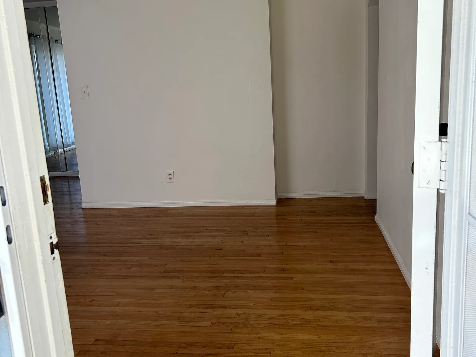 2 bed, 800 sqft, $2,100 — Photo 3