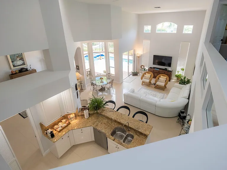 10849 Bal Harbor Dr — Photo 48