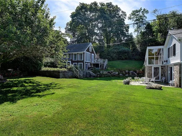 17-19 E Hills Rd, Westerly, RI 02891