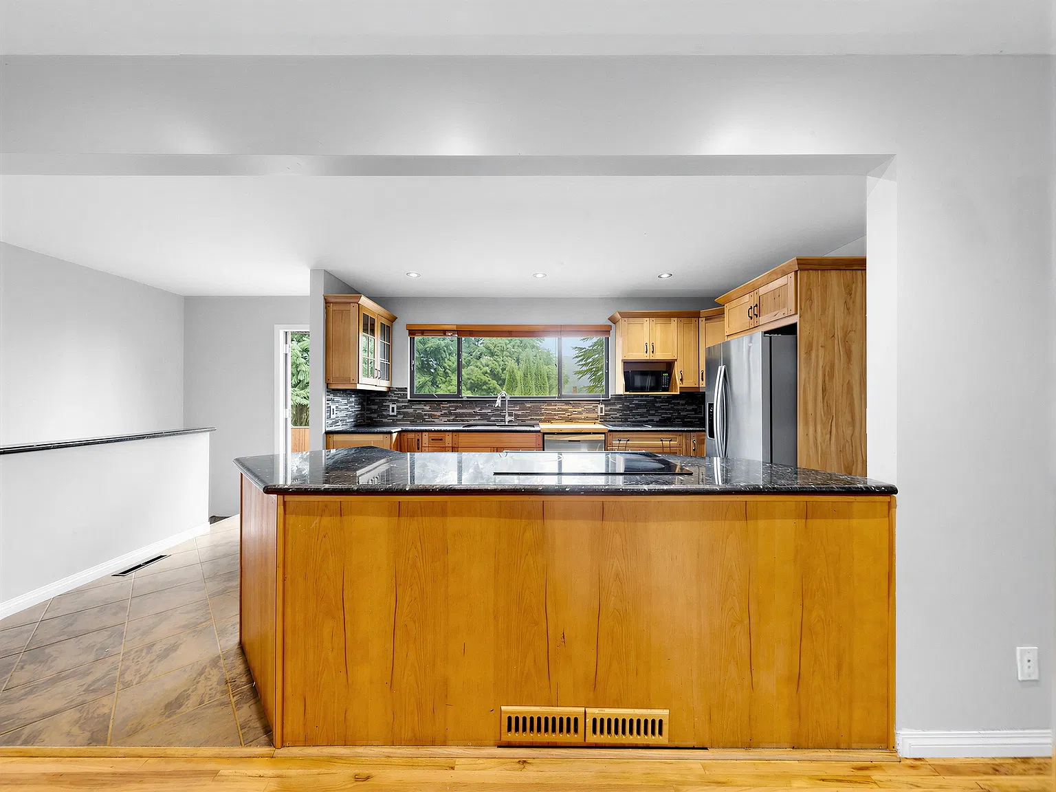 4 bed, 1834 sqft, $3,250 — Photo 3