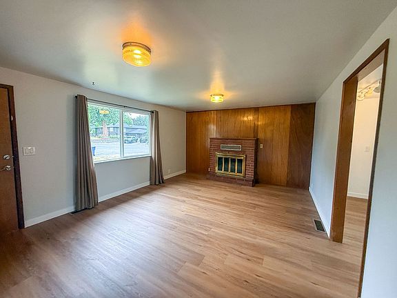 3rd image of 20730 33rd Ave W