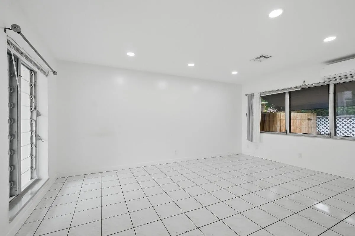 1 bed, 1.0 bath, 1980 sqft, $1,800 — Photo 2