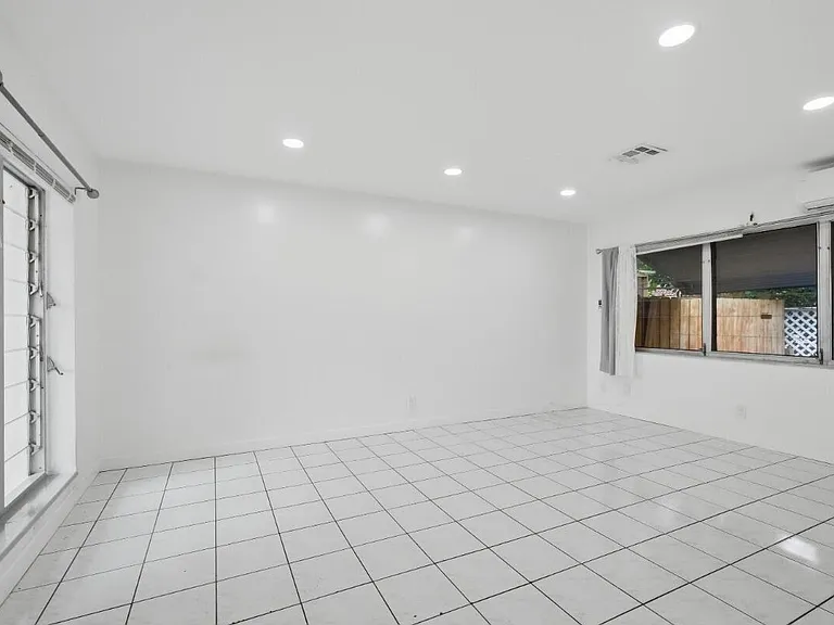 1201 N Victoria Park Rd #1203 — Photo 2