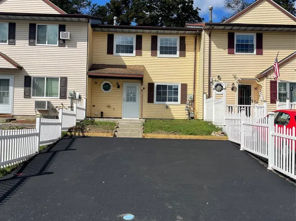 12 Cedar Court, Middletown, NY 10940