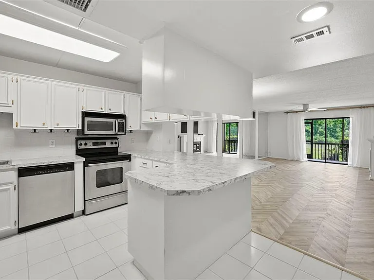 1200 Tarpon Woods Blvd #Q4 — Photo 4