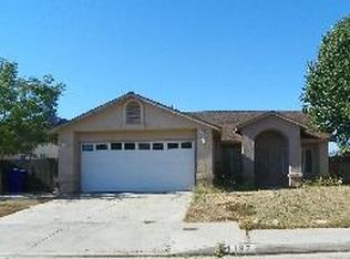 1197 Eva Donna St, Parlier, CA 93648