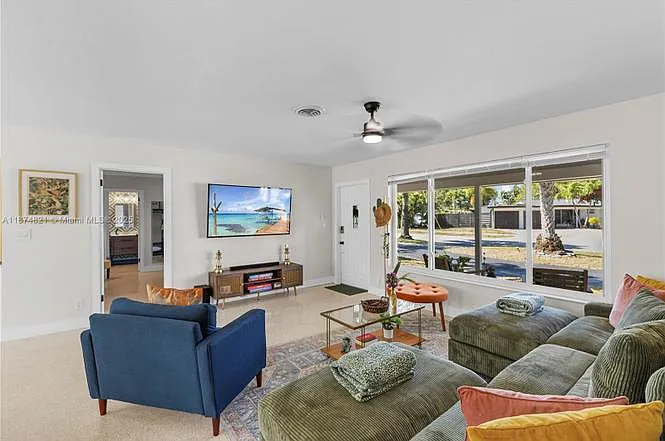 4 bed, 2.0 bath, 1730 sqft, $6,000 — Photo 4